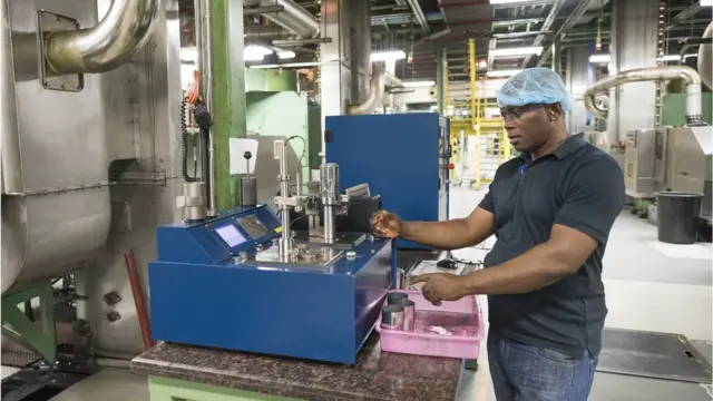 Onye na-arụ ene a na-arụputa igwe Alụminụm