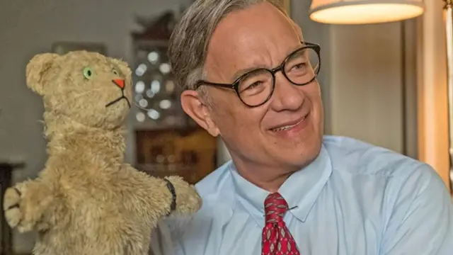 Скорији врхунац каријере представља и његова улога Господина Роџерса, иконе дечије телевизије, у филму A Beautiful Day in Neighbourhood