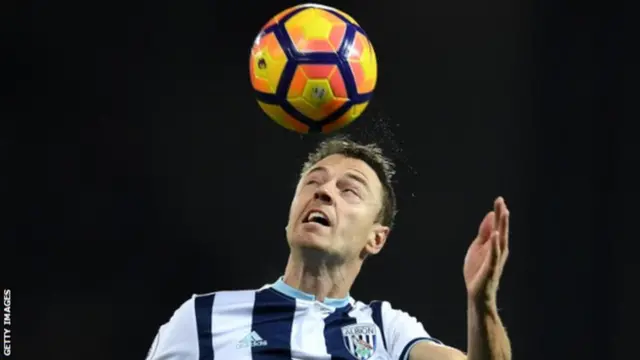 Jonny Evans, ni miongoni mwa wachezaji wanaowezakujiunga na Manchester City
