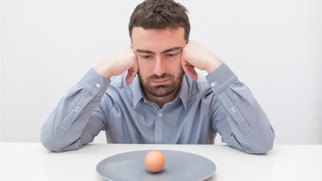 Чоловік за столом