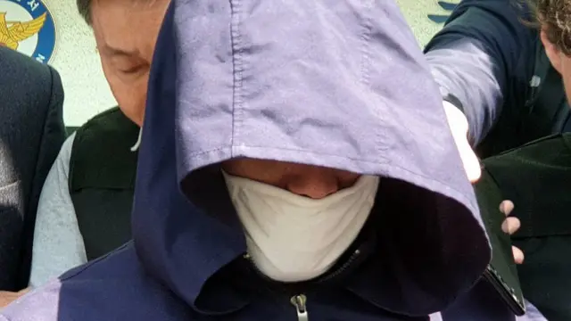 영장실질 심사 받으러 이동하는 안인득