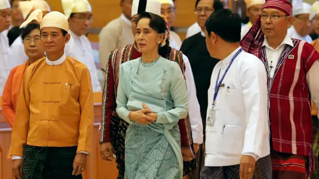 ၂၀၁၅ ကာလကလွှတ်တော်မှာ အတူတွေ့ရတဲ့ ဦးဝင်းမြင့် နဲ့ ဒေါ်အောင်ဆန်းစုကြည်