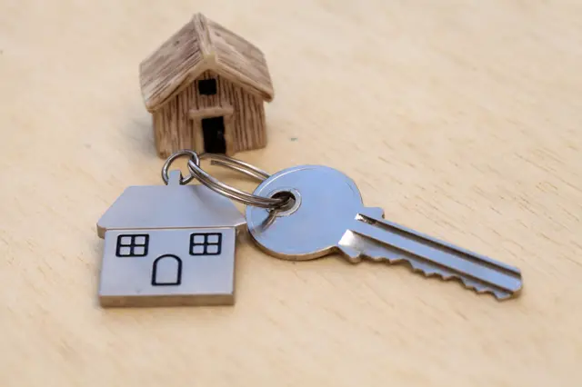 ઘરનું ઘર, ઘર કેવી રીતે ખરીદવું, હોમલોન, મકાન, જંત્રી, બીબીસી ગુજરાતી, ગુજરાત, મકાના ભાવ, ફ્લેટ
