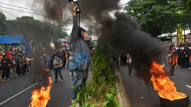 aksi demonstrasi omnimbus law