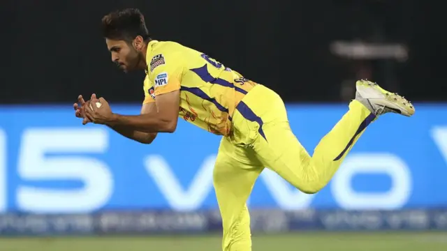 இம்ரான் தாஹீரின் 2 விக்கெட்டுகளால் மும்பை தடுமாற்றம்