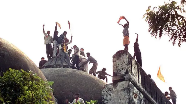 বাবরি মসজিদ ধ্বংসের বিতর্কিত অধ্যায়