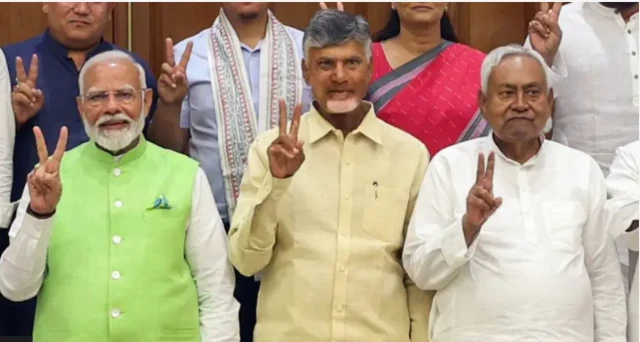 एनडीए की बैठक में घटक दलों के नेताओं की तस्वीर