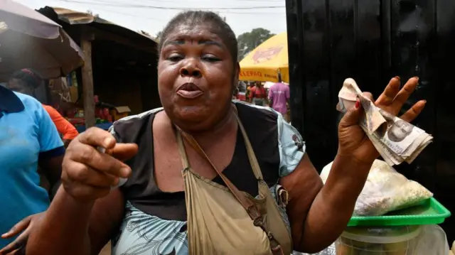 Nwanyị nọ n'ahịa