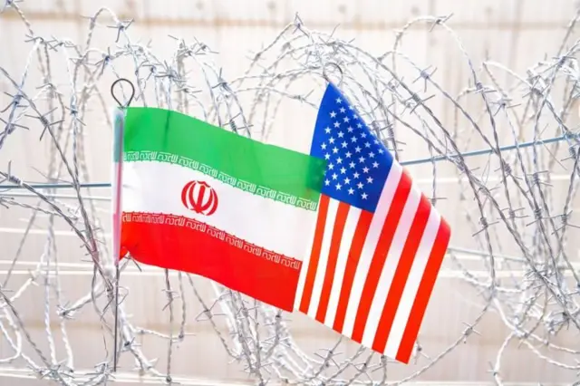 इराण आणि अमेरिकाचा झेंडा