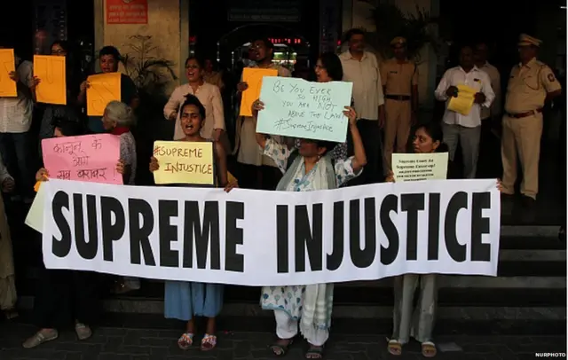 पूर्व चीफ जस्टिस रंजन गोगोई को यौन उत्पीड़न के एक मामले में बरी किए जाने का विरोध करती महिलाएं.