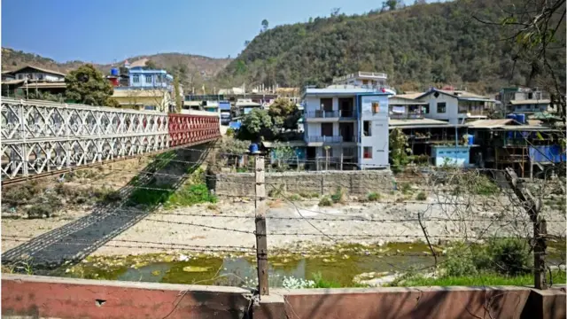 ભારત-મ્યાનમાર સરહદ. પુલની સામેની તરફ મ્યાનમાર છે.