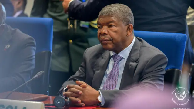 Perezida Lourenço wa Angola (hagati) na mugenzi we w'u Burundi nibo bayoboye iyi nama