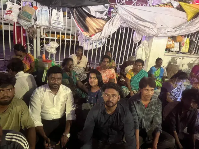 ஆகஸ்ட் 1 முதல் 13 ஆம் தேதி வரை இரவு பகலாக தூய்மை பணியாளர்கள் போராட்டம் நீடித்தது.