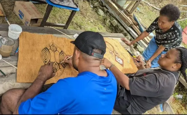 papua, budaya, seni, perempuan