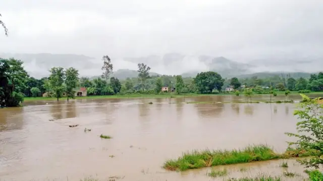 दाङको देउखुरी क्षेत्र जलमग्न भएको छ।