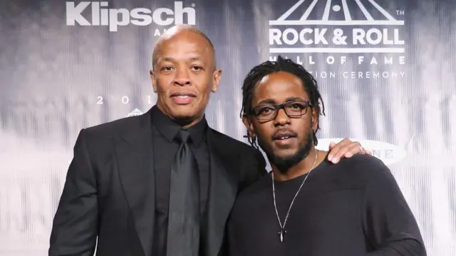 Dr Dre (ibumoso) avuga ko Kendrick Lamar (iburyo) ari umuhanzi w'umuhanga bidasanzwe