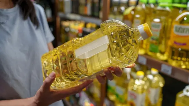 ከሌሎች ዘይቶች ጋር ሲወዳደሩ የሱፍ እና የአትክልት ዘይቶች ዋጋቸው ርካሽ ናቸው