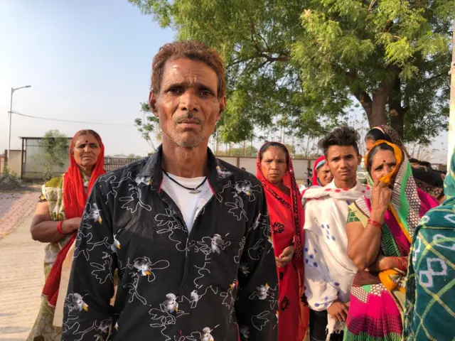 दिलीप गांगले के पिता रमेश और अन्य परिजन