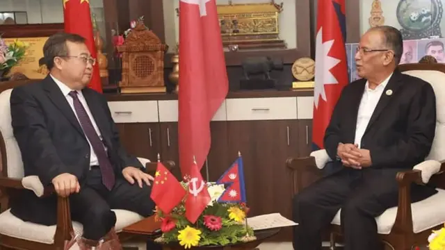 प्रचण्डसँग चिनियाँ अधिकारी