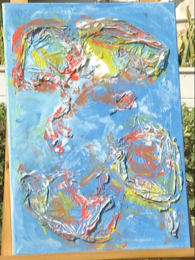 معرض للفن التشكيلي باستخدام تكنولوجيا الذكاء الصناعي للتوعية بمخاطر استخدام المواد البلاستيكية على البيئة