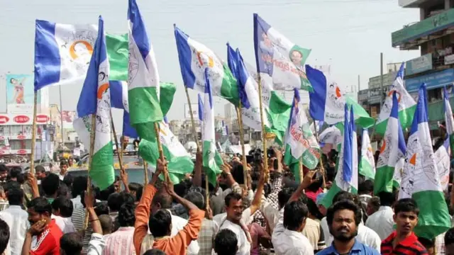 వైసీపీ పార్టీ జెండాలు