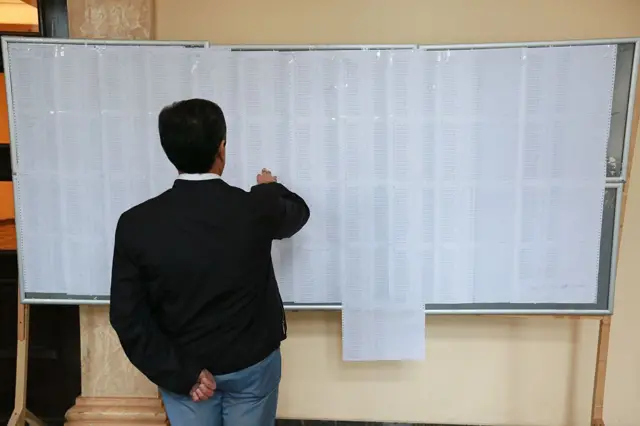 seçicinin adını seçicilər siyahsında yoxlaması