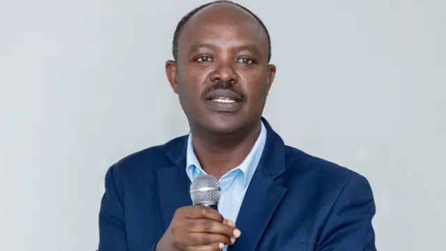 Philibert Gakwenzire afashe indangururamajwi