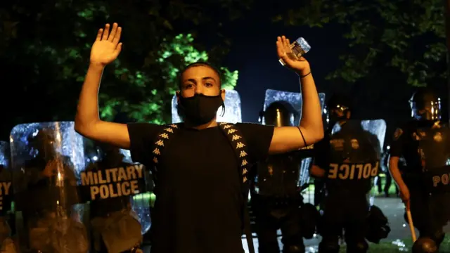 اعتراضات علیه تبعیض نژادی در طول تابستان ادامه داشت.