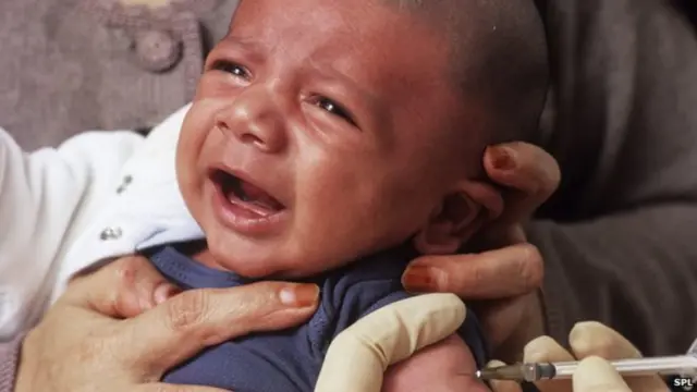 Mtoto anayepewa chanjo