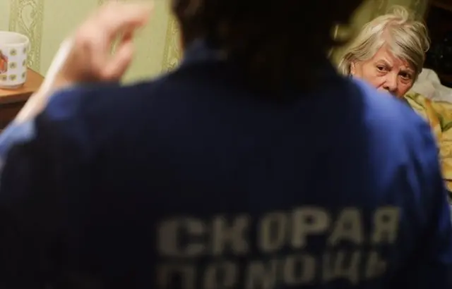 Сотрудник скорой помощи