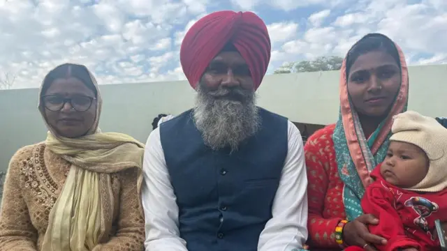 ਬਰਜਿੰਦਰ ਪੰਡਿਤ ਦਾ ਪਰਿਵਾਰ 