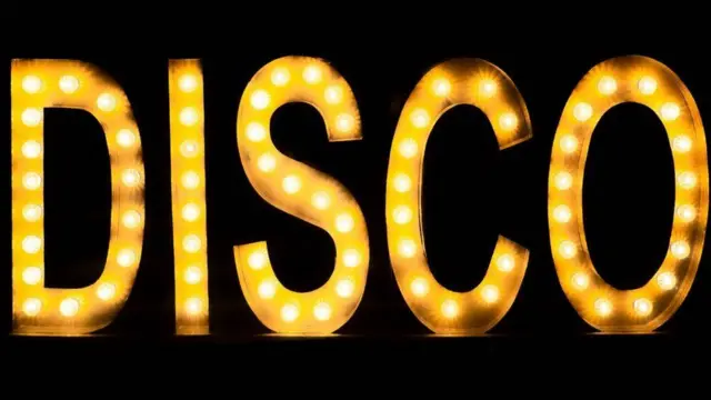 這個霓虹燈字體招牌也被禁（MIKE HALL / NORTHWALL GALLERY）