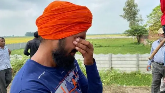 లఖీంపూర్ ఖేరీ: బాధితుల అంత్యక్రియల సందర్భంగా బంధువులు కన్నీరు మున్నీరయ్యారు.