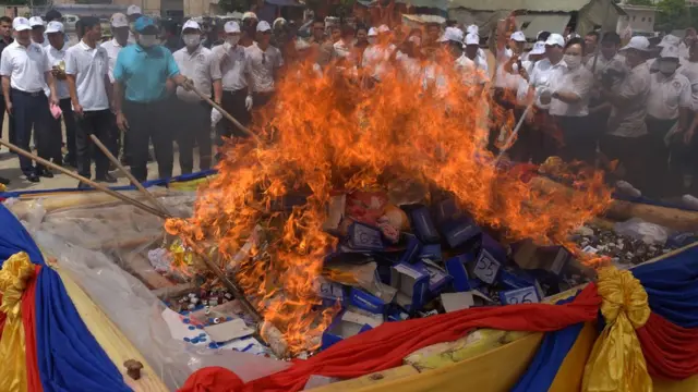 ทางการกัมพูชาเผาทำลายยาเสพติดที่ยึดได้น้ำหนัก 130 กก. มูลค่าประมาณ 4 ล้านดอลลาร์สหรัฐฯ