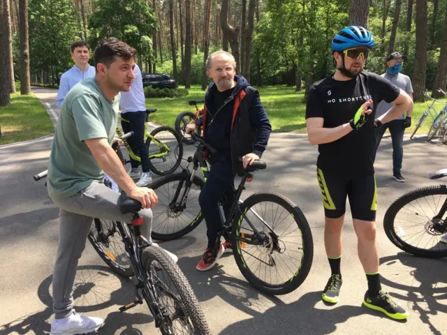 На багатьох неформальних подіях Тимошенко завжди був поруч з президентом