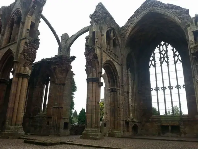 Развалины Мэлроузского аббатства