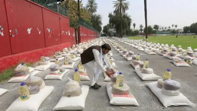 افغان ولسي جرګه وايي، په ورته مخکینیو پروګرامونو کې یې د فساد تورونو له کبله د ملي دسترخوان په نامه طرح رد کړه.