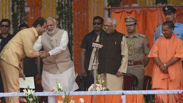 प्रधानमंत्री नरेंद्र मोदी के साथ मोहसिन रज़ा