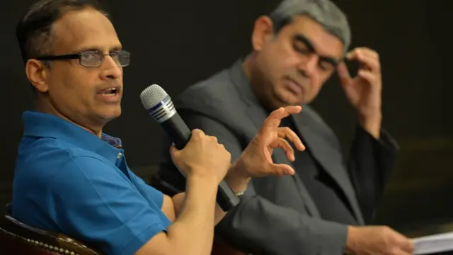 नारायण मूर्ति और विशाल सिक्का