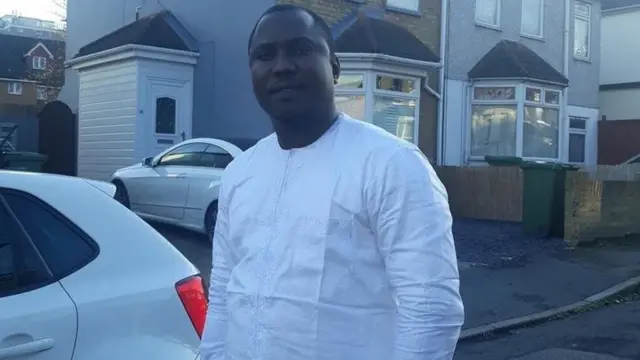 Dokita Igbekele lori iduro