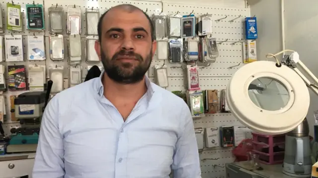 Cizre'de telefon tamirciliği yapan Sami Bıyık