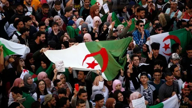 Une marche de protestation des étudiants, lundi 5 mars, à Alger, contre la candidature de M. Bouteflika à un cinquième mandat.
