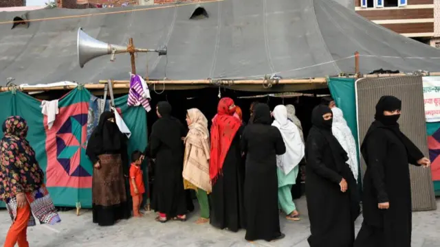 উত্তর-পূর্ব দিল্লির একটি ত্রাণ শিবিরে আশ্রয় নেওয়া দাঙ্গাপীড়িতরা