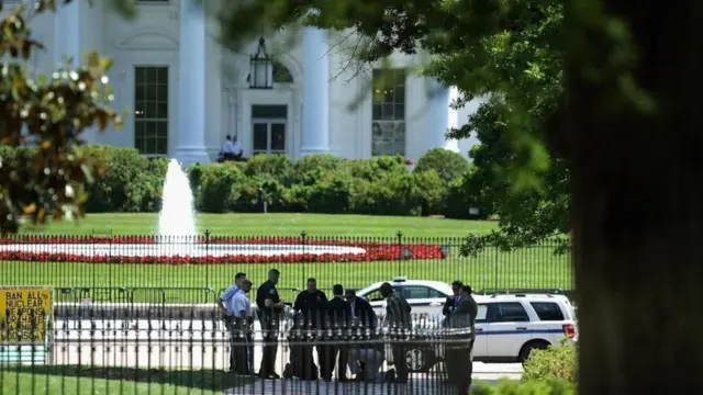 Policías en las inmediaciones de la Casa Blanca