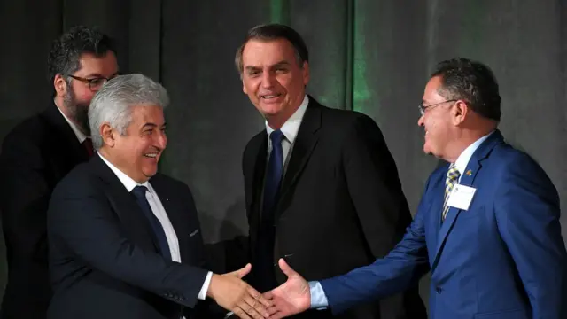 Bolsonaro e Ernesto Araújo durante reunião