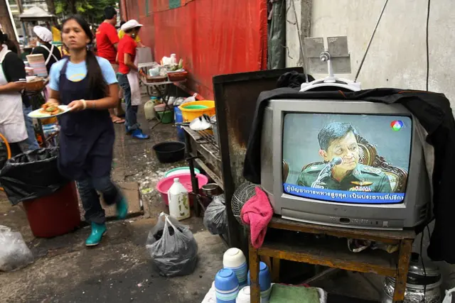 อสมท., สื่อรัฐวิสาหกิจ, สื่อไทย 4.0, MCOT, รัฐประหาร, 2549, 2557, คสช., คมช., ถดถอย, ทีวีดิจิตอล, ประยุทธ์ จันทร์โอชา, สนธิ บุญยรัตกลิน, ทักษิณ ชินวัตร