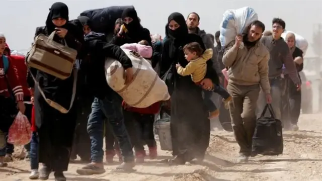 சிரியாவின் கிழக்கு கூட்டாவில் இருந்து மக்கள் வெளியேற்றம்