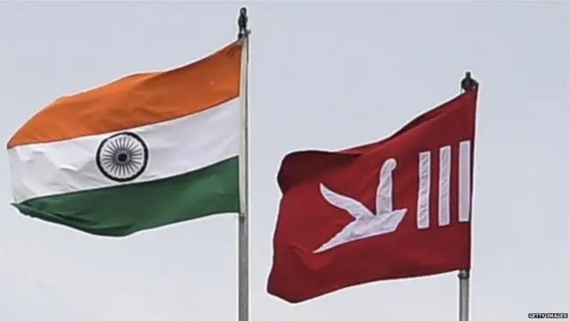 भारतको झण्डा र कश्मीरको झण्डा