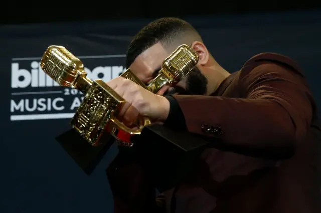 Drake poses backstage with his awards