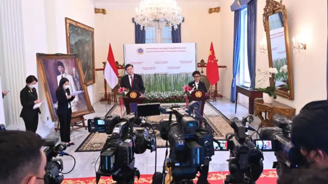 တရုတ်နိုင်ငံခြားရေးဝန်ကြီး ချင်ကန်းနဲ့ အတူတွေ့ရတဲ့ မစ္စမာဆုဒီ